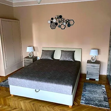 Sarga-haz 3*